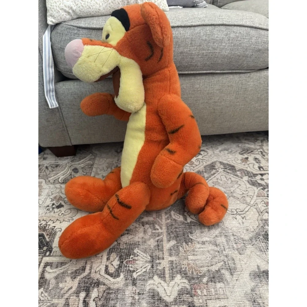 Disney Store Large Sitting Plush/Stuffed Animal Tigger Winnie The Pooh 20